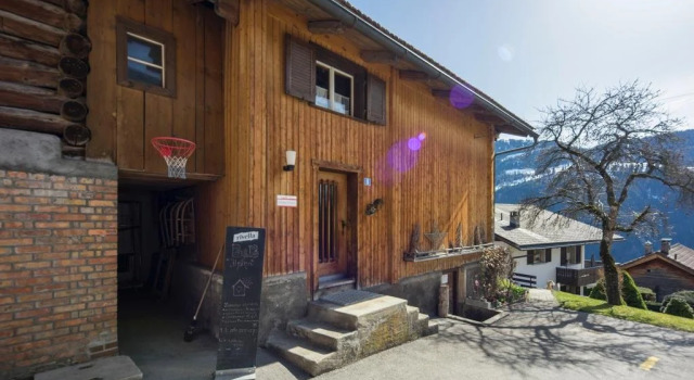 Gästehaus Alpina in Fanas, Prenota Hotel Fanas Prättigau