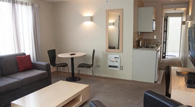 Апартаменты Executive TOWER JUNCTION MOTOR LODGE- Motel with Airport and Railway Station Transport Service