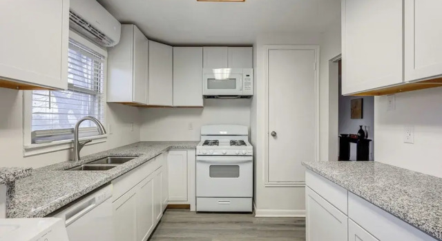 Retreat at Brackenridge Park: Cozy San Antonio Apt