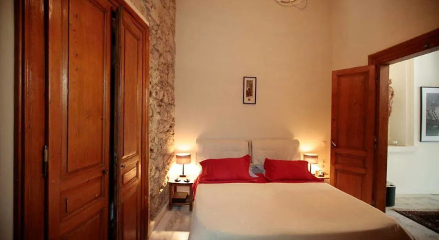 Unique neoclassical house under Acropolis, Забронировать Отель Афины Острова Саронического залива - Аттика, рядом с Холм Филопаппос