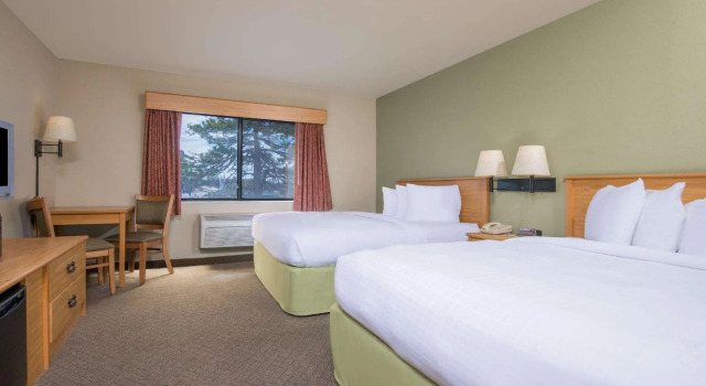 Четырёхместный номер Standard AmericInn by Wyndham Pampa Event Center