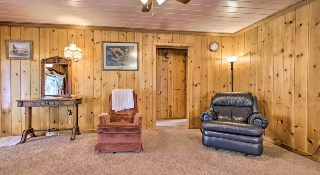 Cozy Home w/ Hot Tub: Half Mi to Salmon River!, Buchen Sie Ferienhaus Cottages in Idaho, Cottage