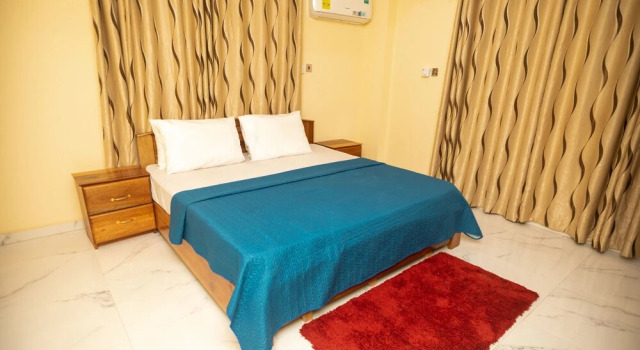 Апартаменты с балконом 2 Bed Apartment - Parking, Wifi, Aircon