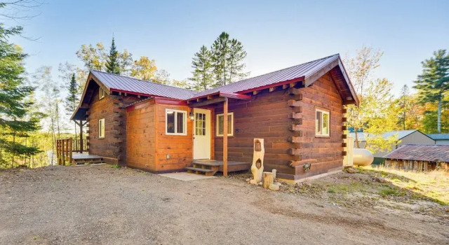 Коттедж Northwoods Nature Escape! Lakefront Hayward Cabin