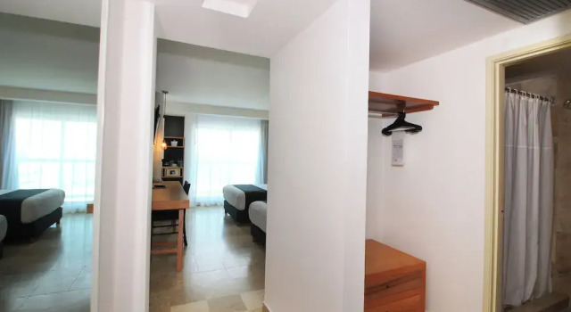 Четырёхместный номер Standard с видом на море Rivoli Select Hotel