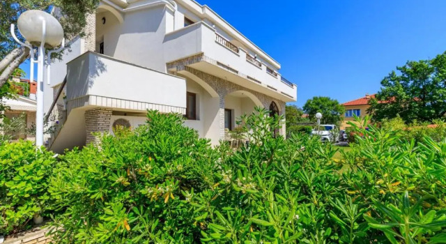 Exclusive Pool Escape Near Sea, Забронировать Дом для отпуска Виллы Крка, рядом с Krk Harbour, Вилла