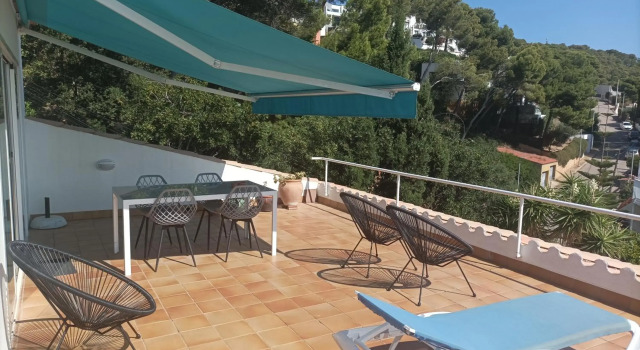 Sol y Mar 8-Maison jumelée avec terrasse, piscine et parking communautaire, surplomb de mer