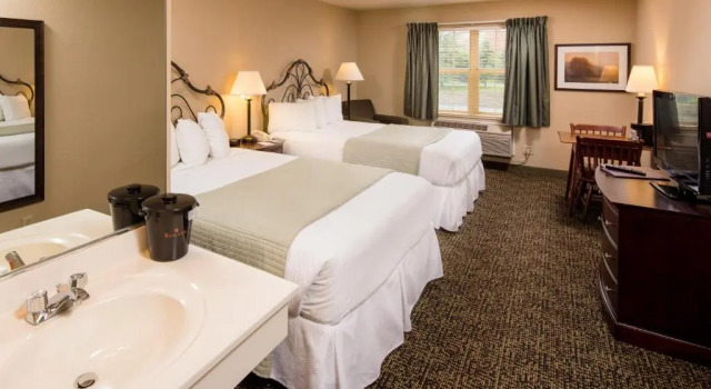 Четырёхместный номер Standard Wyndham Garden Galena Hotel & Day Spa
