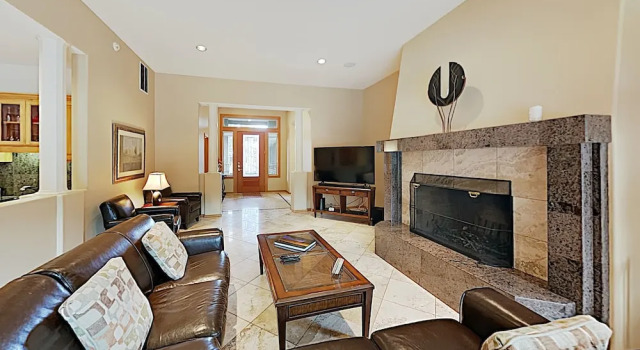 New Listing! Riverfront At River Glen W/ Hot Tub 3 Bedroom Home, Book Hotel Bend Bachelor