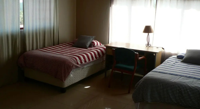 Heroldsbaai Holiday Home, Забронировать Дом для отпуска Херолдс-Бэй провинция Западный Кейп