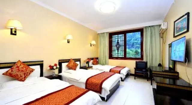 Трёхместный номер Standard Emeishan Lancuiju Lodge