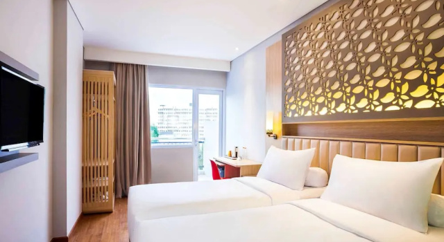 Superior Twin room with balcony ibis Styles Cikarang