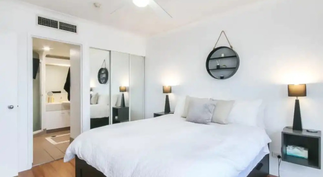 Modern 2 Bedroom River View Apartment in Docklands, Забронировать Апартаменты/квартира Каргару-Пойнт Брисбен, рядом с Риверстейдж