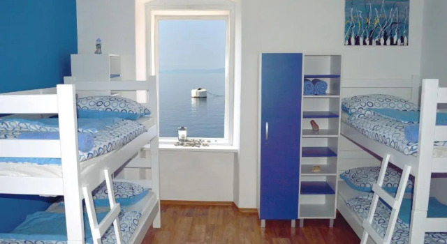 Кровать в общем номере с видом на море Hostel Fun