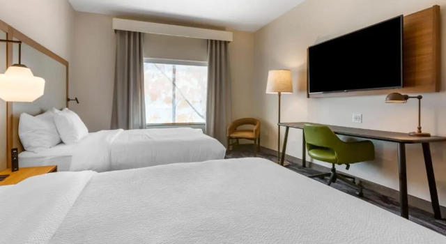 Четырёхместный номер Standard Fairfield by Marriott Inn & Suites Sandusky