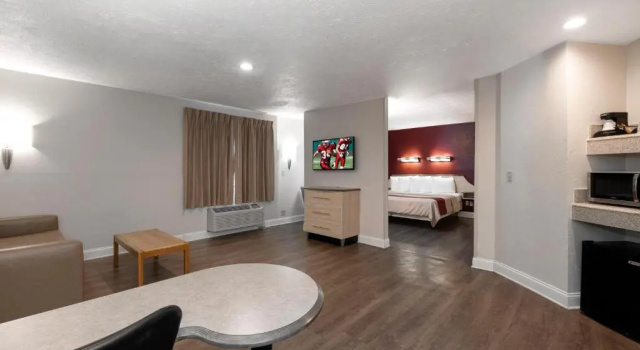 Двухместный номер Superior с 2 комнатами Red Roof Inn Indianapolis - Greenwood