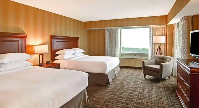 Люкс View of American Falls с 2 комнатами DoubleTree Fallsview Resort & Spa by Hilton - Niagara Falls