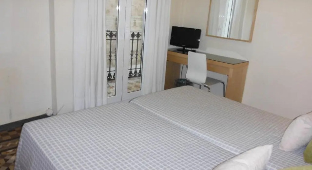 Двухместный номер Standard с балконом Hostal Eixample