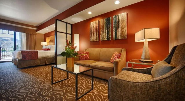 Номер Standard с балконом и с видом на горы Best Western Premier Ivy Inn & Suites
