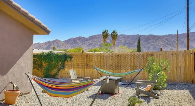 Коттедж Family Home, 7 Mi to Joshua Tree National Park!