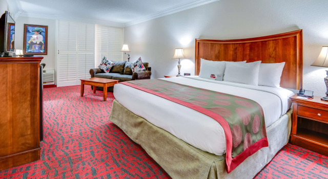 Ramada by Wyndham Metairie New Orleans Airport, Забронировать Отель Отели Метари с бассейном, рядом с Crescent City Surgical Centre, Бассейн