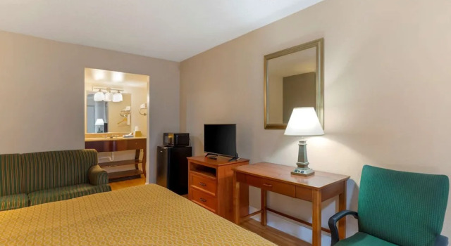Двухместный номер Standard с балконом Rodeway Inn Colonial Heights I-95