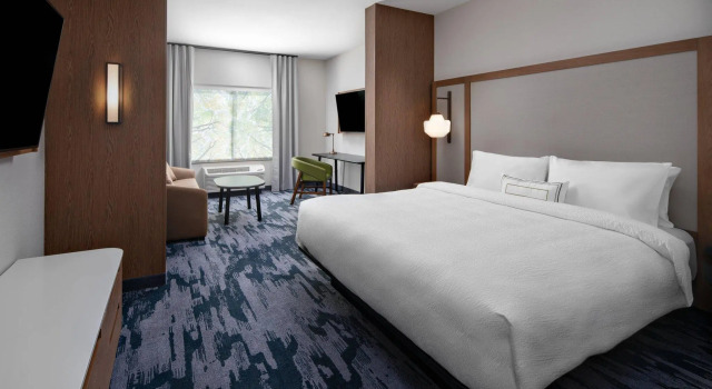 Двухместный люкс Fairfield Inn & Suites by Marriott Lake Geneva