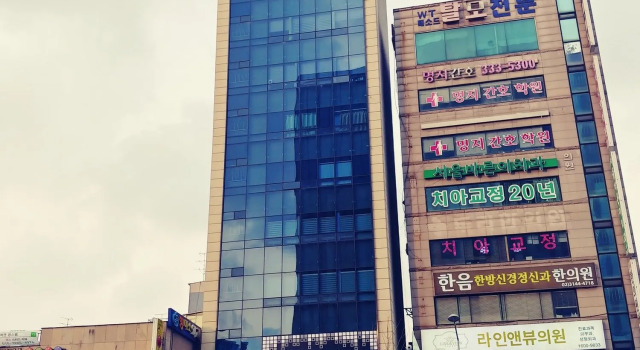 Roadhouse Shinchon - Hostel, Забронировать Хостел Отели Сеула с завтраком, рядом с Библиотека Ким Дэ Чжуна, Завтраки