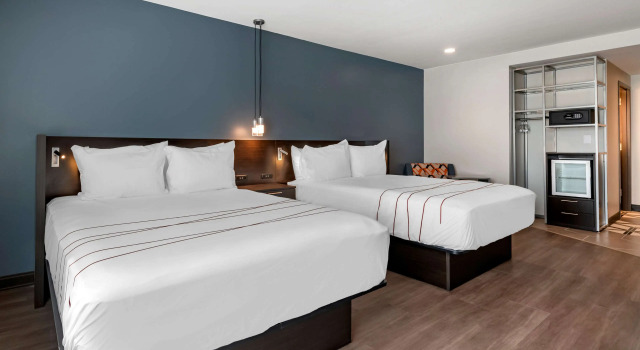 Четырёхместный номер Standard Vīb Hotel by Best Western Denver RiNo