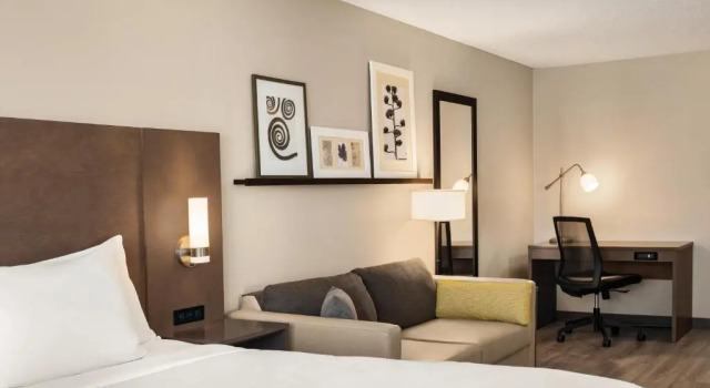 Четырёхместный люкс c 1 комнатой Country Inn & Suites by Radisson, Buffalo, MN