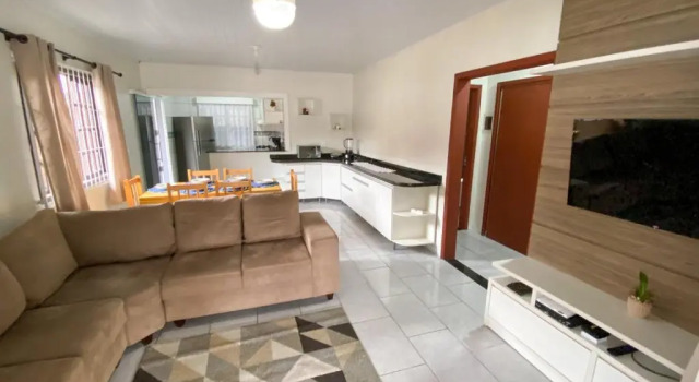 SUA CASA DE FÉRIAS 5 MINUTOS a pé do BETO CARRERO!