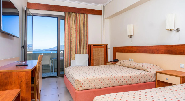 Трёхместный номер с видом на море Marmari Bay Hotel