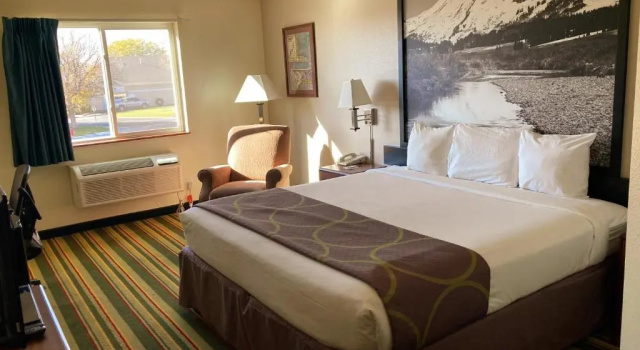 Номер Standard Super 8 by Wyndham Windsor