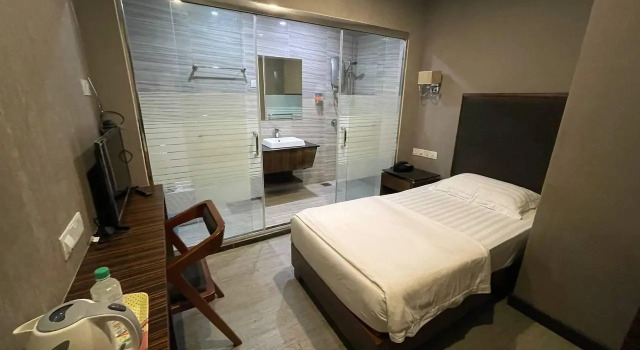 Одноместный номер Standard Fan Holiday Hotel