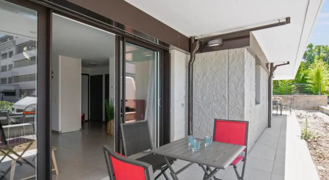 Апартаменты Spacious 1-bedroom with terrace 15 min from Lake Annecy Welkeys
