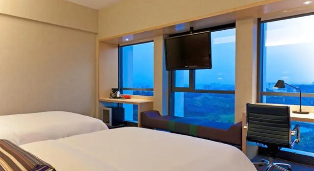 Четырёхместный номер Standard с видом на город Aloft by Marriott Nanhai, Foshan