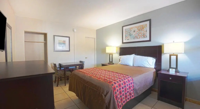 Двухместный номер Standard Sunrise Inn by OYO Titusville FL