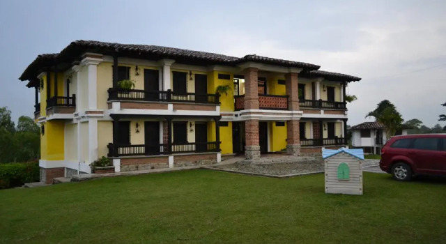 Finca Hotel La Esperanza, Rezervovat Hotel Hotely v Santander s parkováním, Parkování