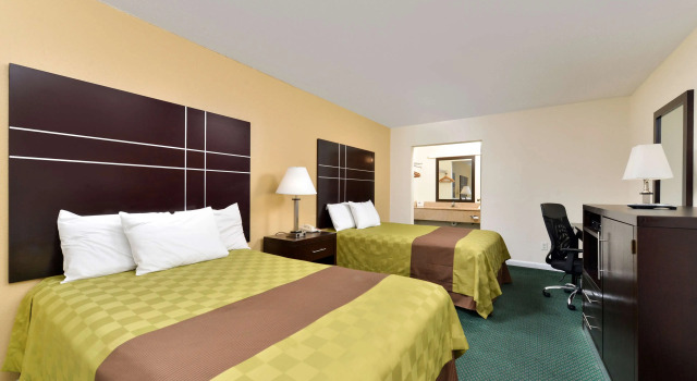 Четырёхместный номер Standard Americas Best Value Inn - Port Jefferson Station - Long Island -New York - 11776