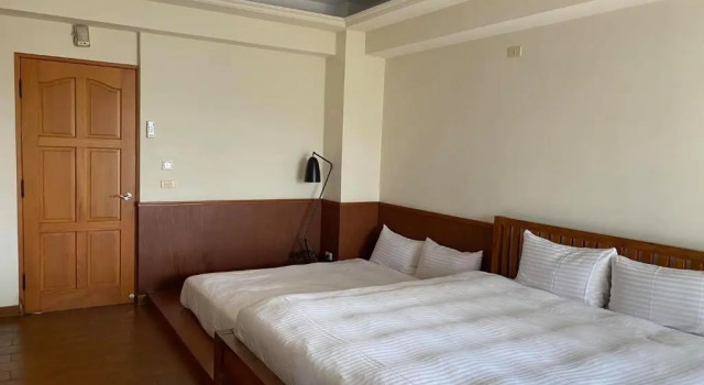 Четырёхместный номер Standard с балконом Mamalulu Hostel
