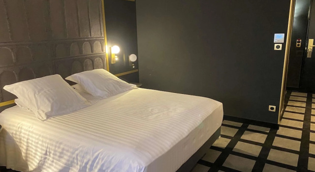Двухместный номер Superior с балконом и с видом на бассейн Mercure Orléans Centre Bords de Loire