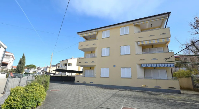 Apartment Sunflower, Rezerwuj Apartament Hotele w Kvarner Islands z parkingiem, Parking