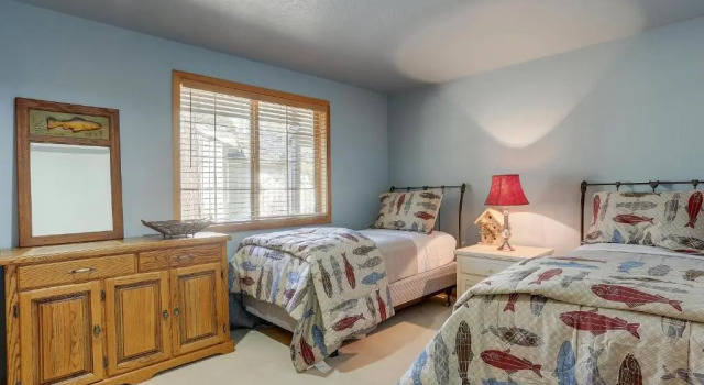 13 Ollalie-Great Yard-3BR/3BA