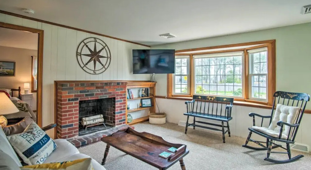 Traditional Cape Cod Cottage: Walk to Beach!, Забронировать Дом для отпуска Вест-Деннис Полуостров Кейп-Код