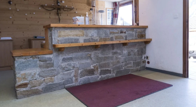 L' Ouillon-Les Trois Lacs, Book Hotel Hoteller i Rhône-Alps med parkering, Parkering