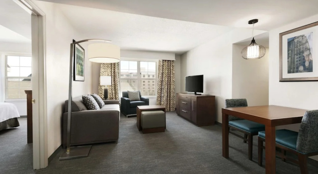 Номер Standard с видом на внутренний двор Homewood Suites by Hilton Kansas City Airport
