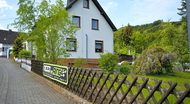 Franky House am Nürburgring, Book Hotel Quiddelbach Vulkan Eifel