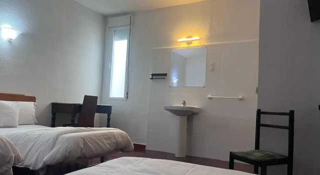 Четырёхместный номер Hostal Alonso No Limit Madrid