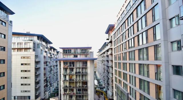 Bright 1 Bedroom Apartment With River Views