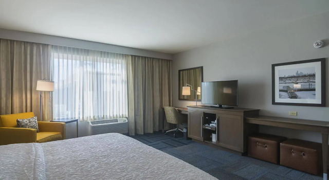 Hampton Inn Chicago North-Loyola Station